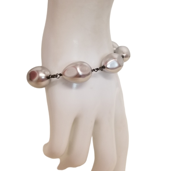 JOHN WIND RETIRED SILVER FAUX PEARL & GUNMETAL CHAIN BRACELET - Picture 3 of 6